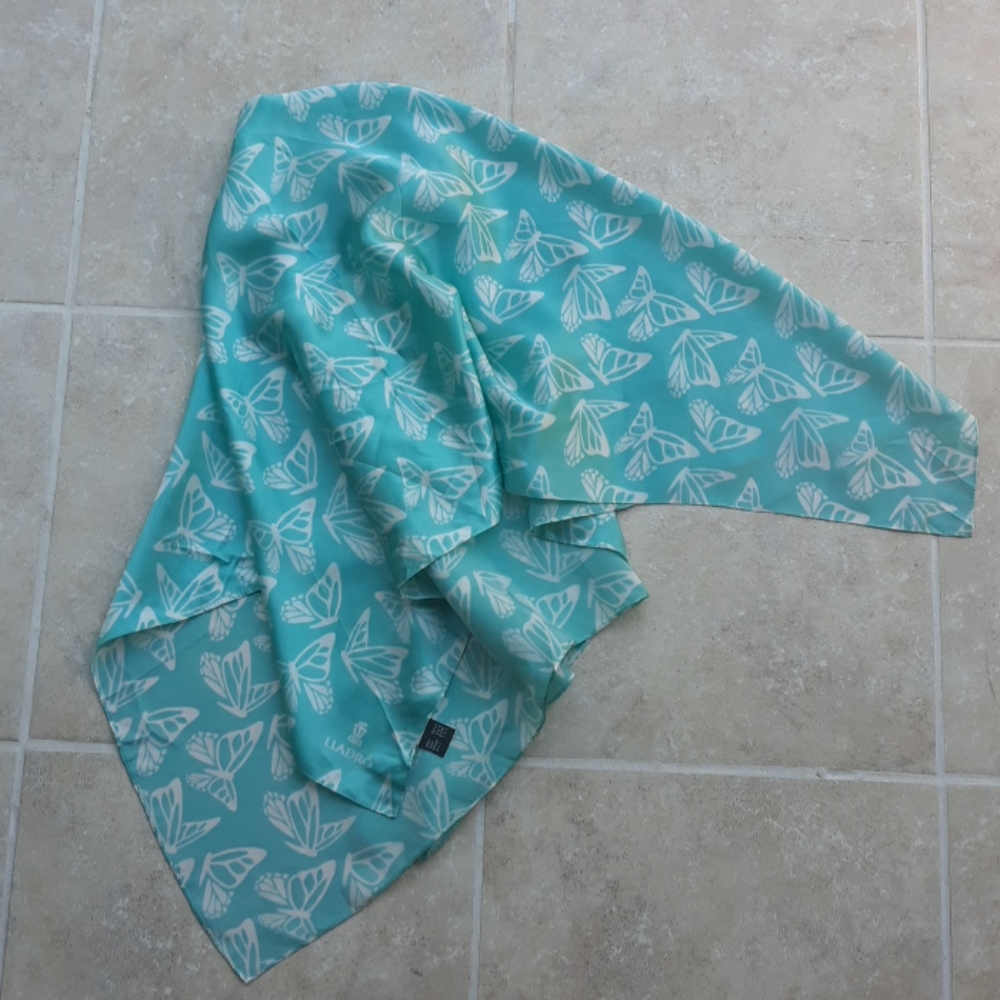 Lladro silk scarf - Picture 2 of 7